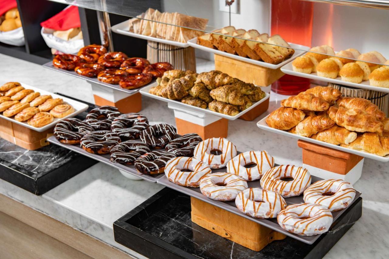Park Inn By Radisson Makkah Aziziyah Meca Exterior foto Various types of pretzels