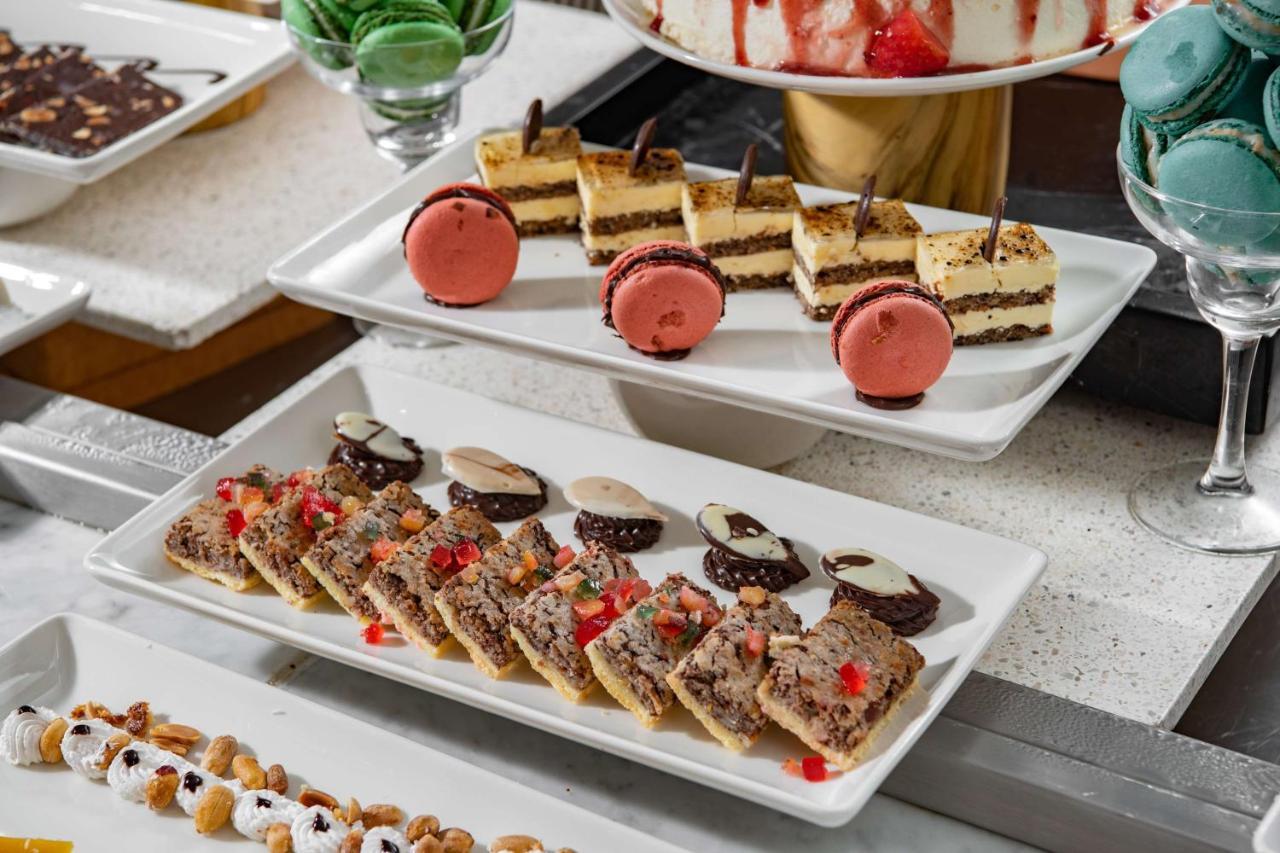 Park Inn By Radisson Makkah Aziziyah Meca Exterior foto A selection of desserts
