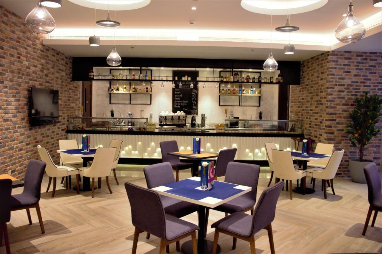 Park Inn By Radisson Makkah Aziziyah Meca Exterior foto The lounge at the airport